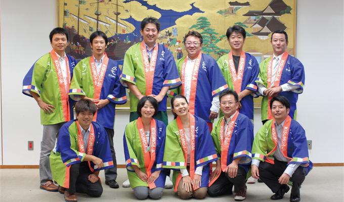 ハッピデザイン-集合写真｜キスモ小浜様